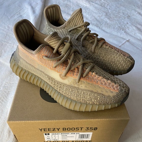 🚫SOLD🚫 YEEZY BOOST 350 v2 Sand Taupe - Picture 2 of 5